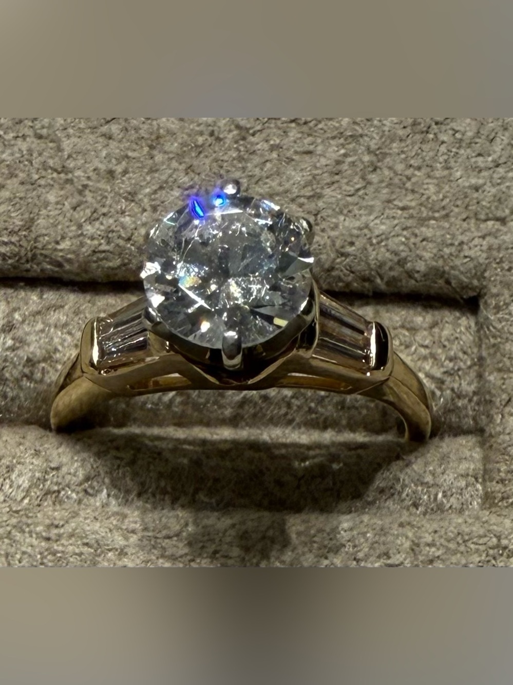💎 GIA 1.26 Carat Round Brilliant Diamond Ring with Baguette Accents